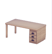 Escritorio de madera pálida